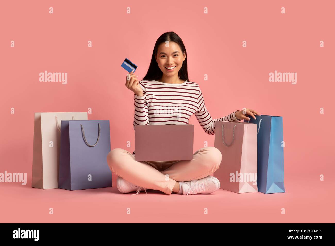 Asian shopping hi-res stock photography and images - Alamy
