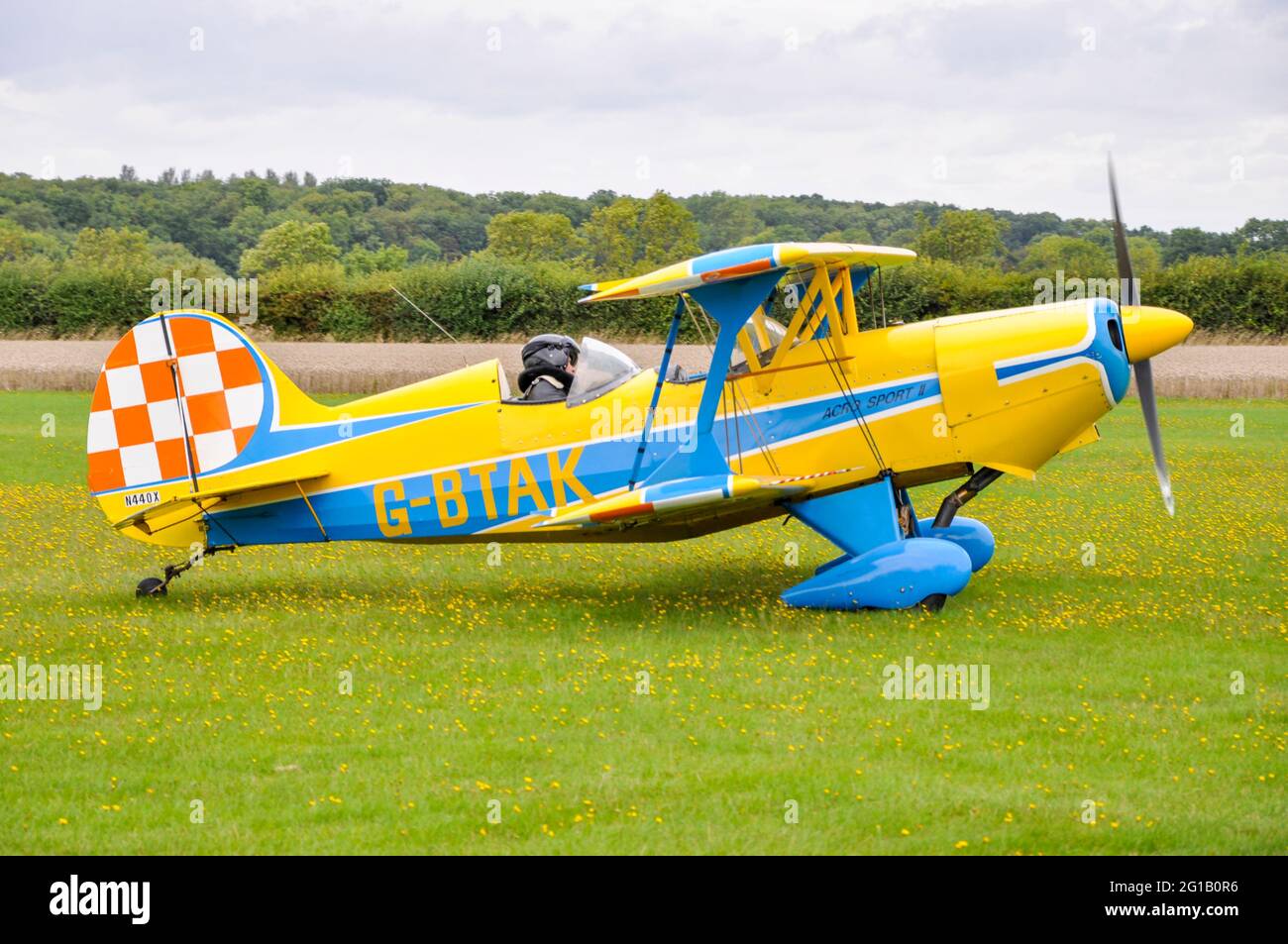 https://c8.alamy.com/comp/2G1B0R6/1983-savage-acro-sport-ii-aerobatic-sportsplane-g-btak-on-a-grass-airfield-with-long-grass-savage-ap-acrosport-2-two-seater-kit-built-plane-2G1B0R6.jpg