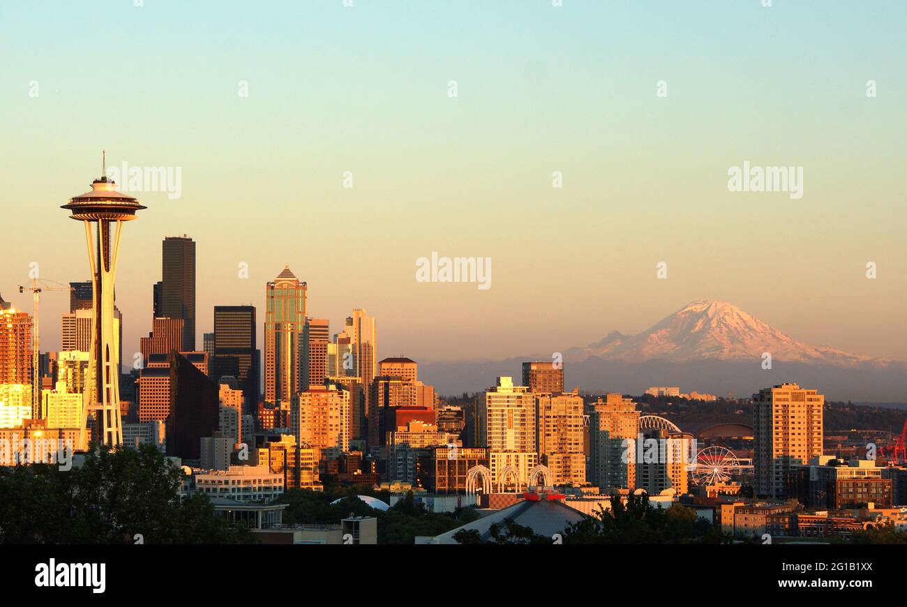 Seattle mountain hi-res stock photography and images - Alamy