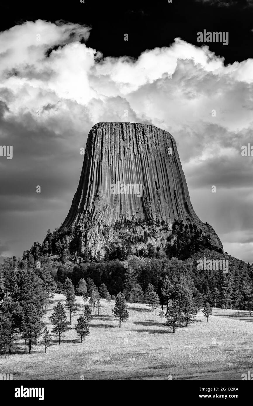 Dramatic view of Devils Tower from Joyner Ridge in Devils Tower National Monument, Wyoming, USA Stock Photo
