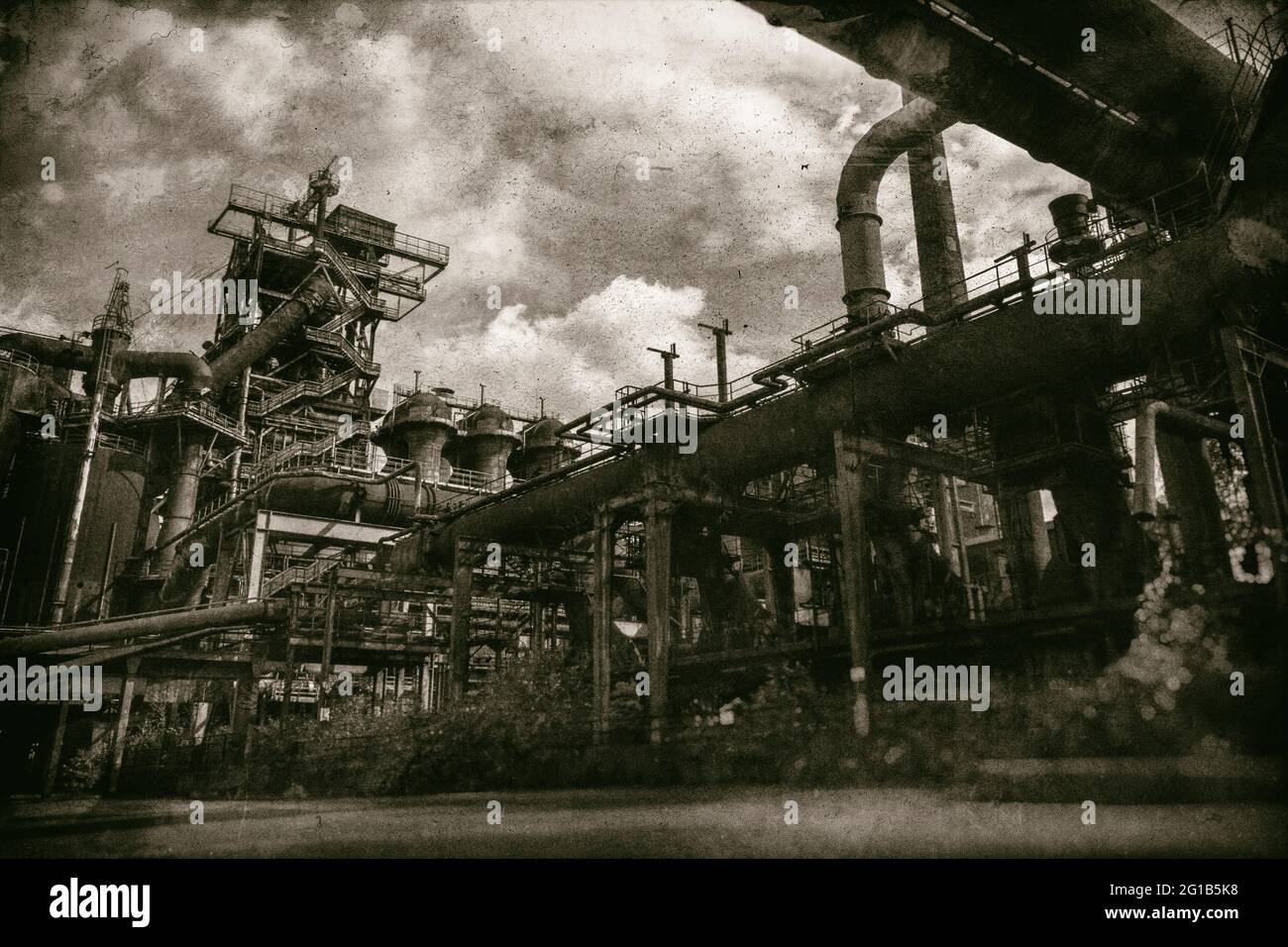 Stahlfabrik und Eisenhüttenwerk im Landschaftspark Duisburg Nord mit stillgelegtem Hochofen und Hüttenwerk als Panorama Stock Photo