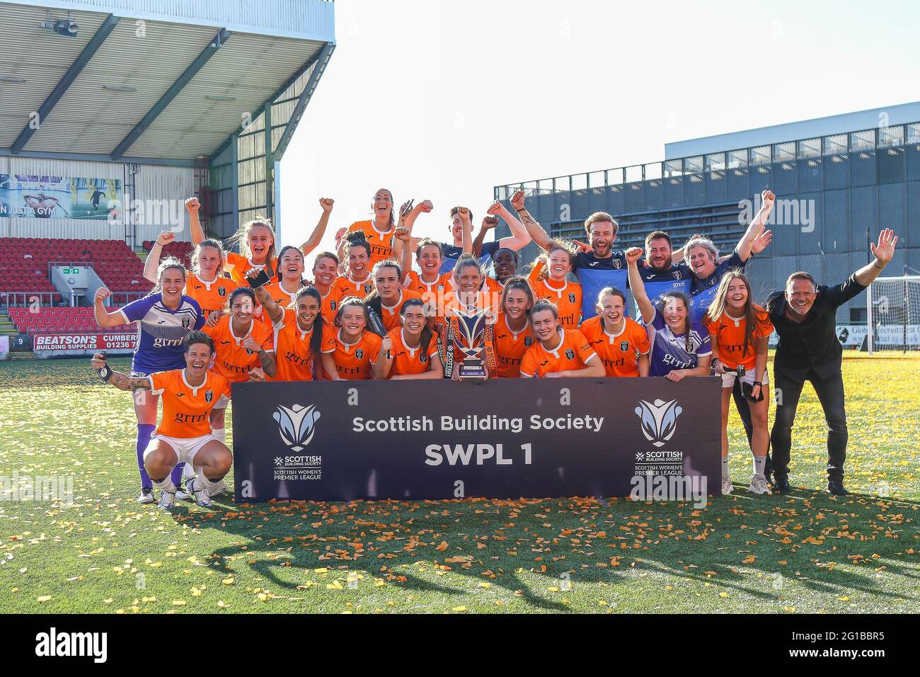 Cumbernauld, UK. 06th June, 2021. Glasgow City FC are crowned League Champions for the 14th consecutive season. The Trophy is presented to Glasgow City Captain Jo Love (#6) & Leanne Ross (#16) of Glasgow City FC as they celebrate with there team mates following the Scottish Building Society Scottish Women's Premier League 1 Fixture Glasgow City FC vs Rangers FC, Broadwood Stadium, Cumbernauld, North Lanarkshire, 06/06/2021 | Credit: Colin Poultney/Alamy Live News Stock Photo