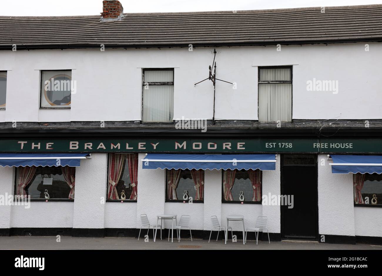 The Bramley Moore pub in Liverpool Stock Photo