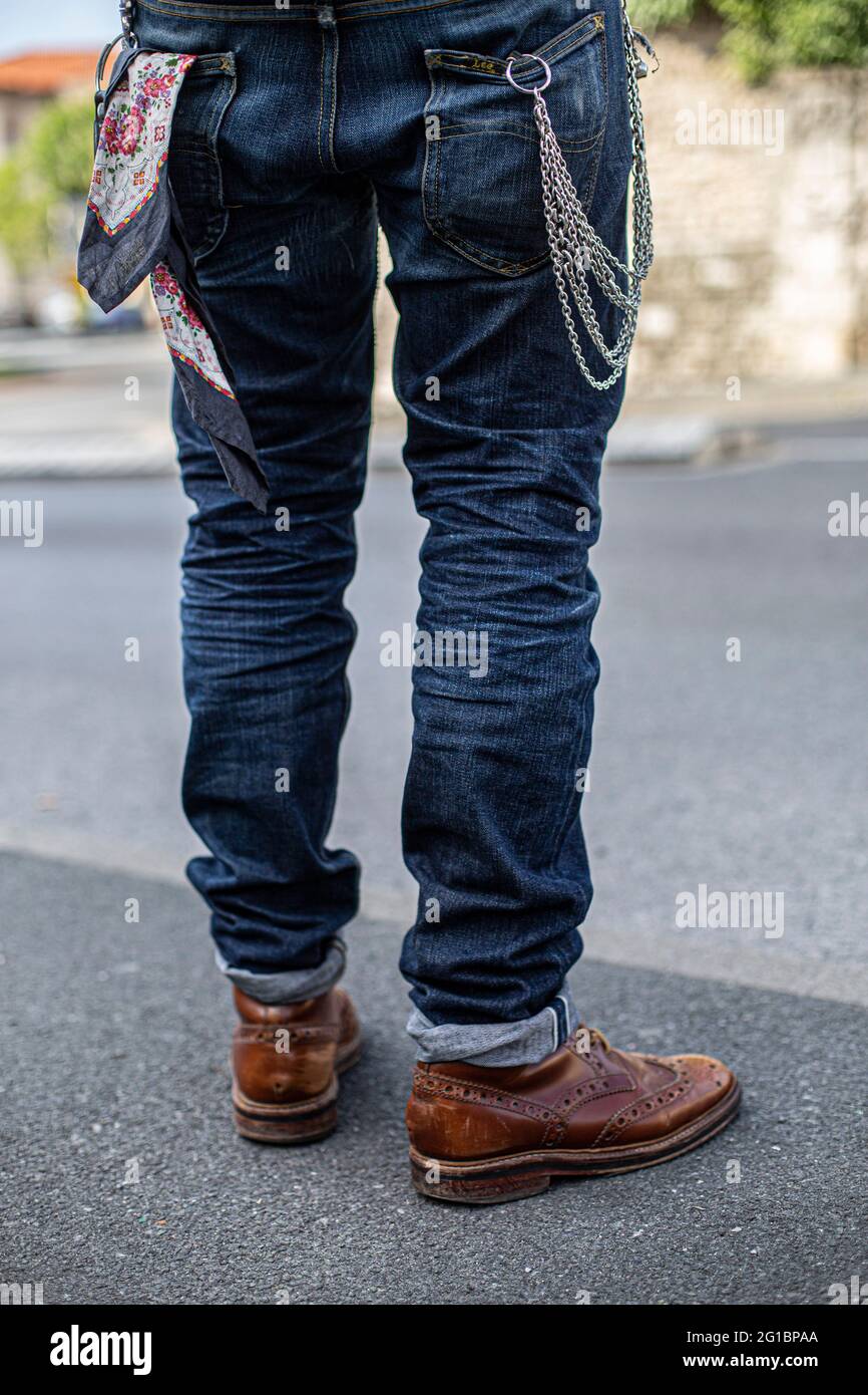 Closeup of Silver Metal Wallet Chains.Trousers Metal Chain Layered .Rear  view of a man wearing jeans Stock Photo - Alamy