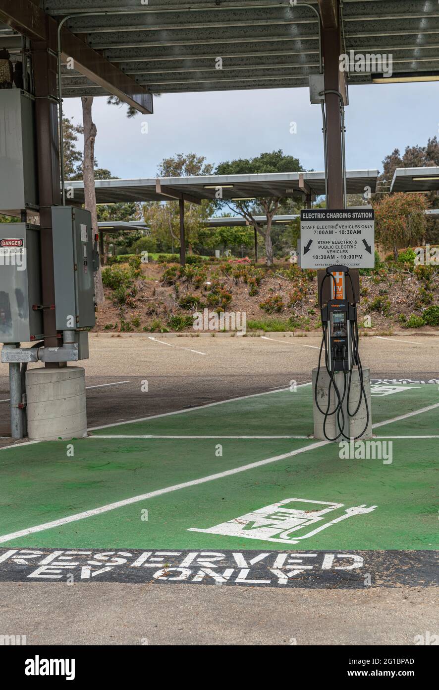 Santa Barbara, CA, USA - June 2, 2021: City College facilities. Electric vehicle charging station with green parking spots and the technical installat Stock Photo