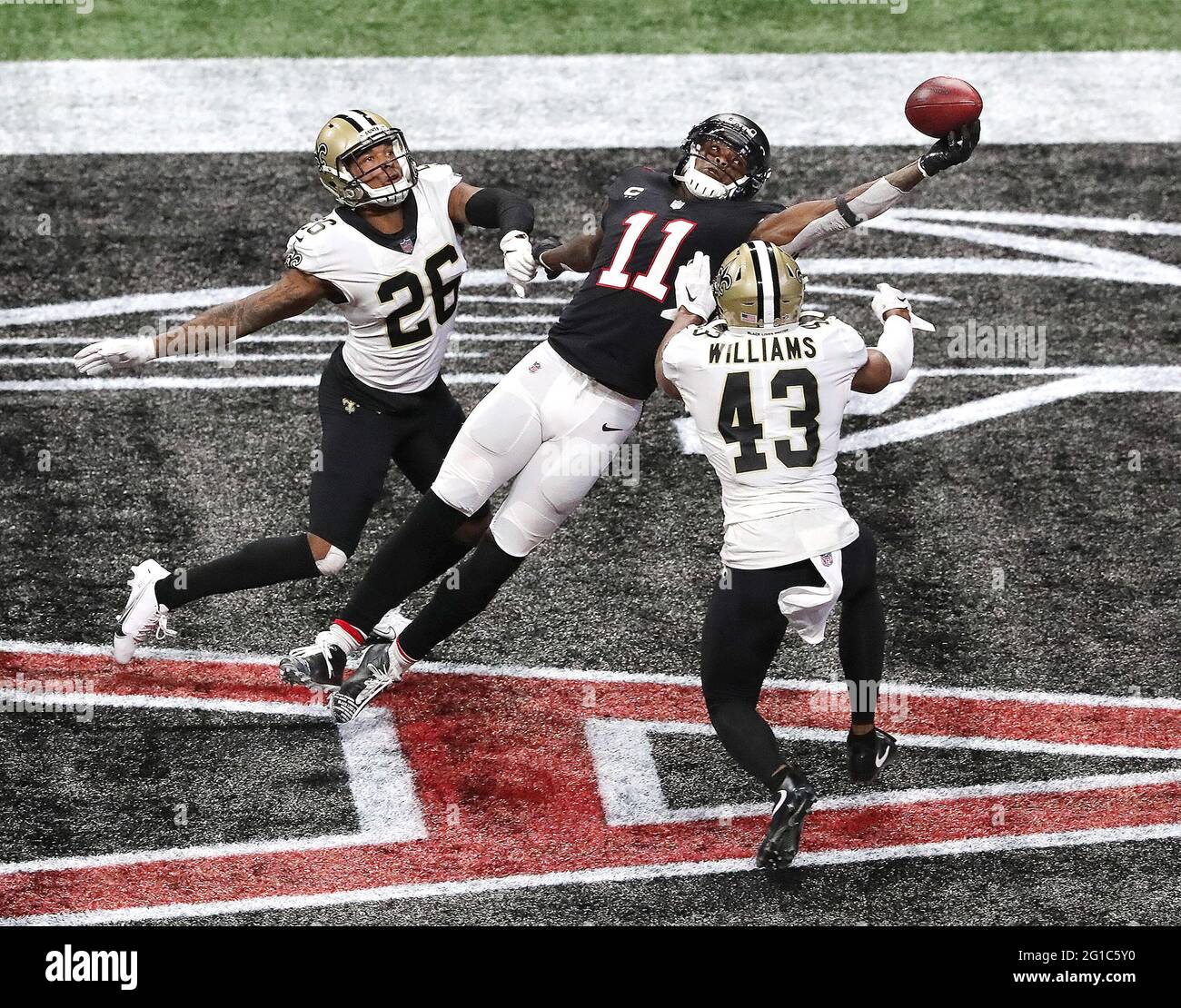 Atlanta, USA. 06th Dec, 2020. In what would have been the go-ahead touchdown in the final two minutes, Atlanta Falcons wide receiver Julio Jones can't haul in the fourth down attempt from Matt Ryan in the end zone as the ball goes off his fingertips, with New Orleans Saints cornerback P.J. Williams (left) and safety Marcus Williams (right) defending during the fourth quarter on Sunday, Dec. 6, 2020, in Atlanta, Georgia. (Photo by Curtis Compton/Atlanta Journal-Constitution/TNS/Sipa USA) Credit: Sipa USA/Alamy Live News Stock Photo