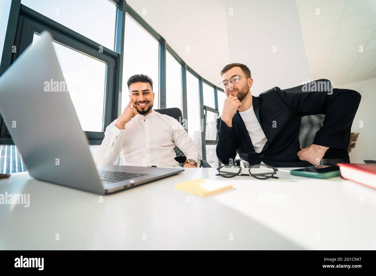 Boss and assistant hi-res stock photography and images - Alamy