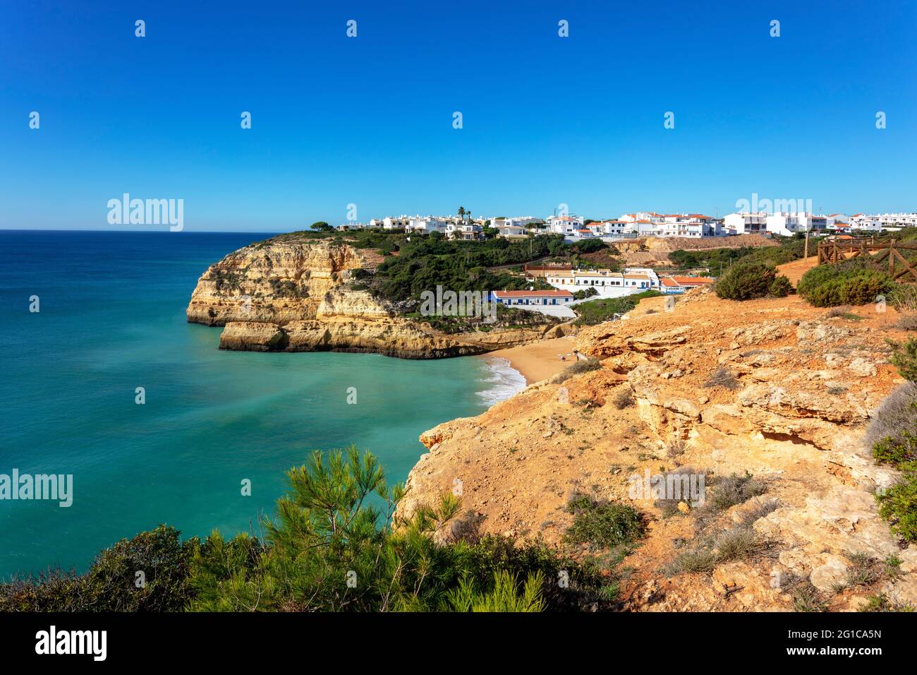 Algarve sandstone cliffs hi-res stock photography and images - Alamy