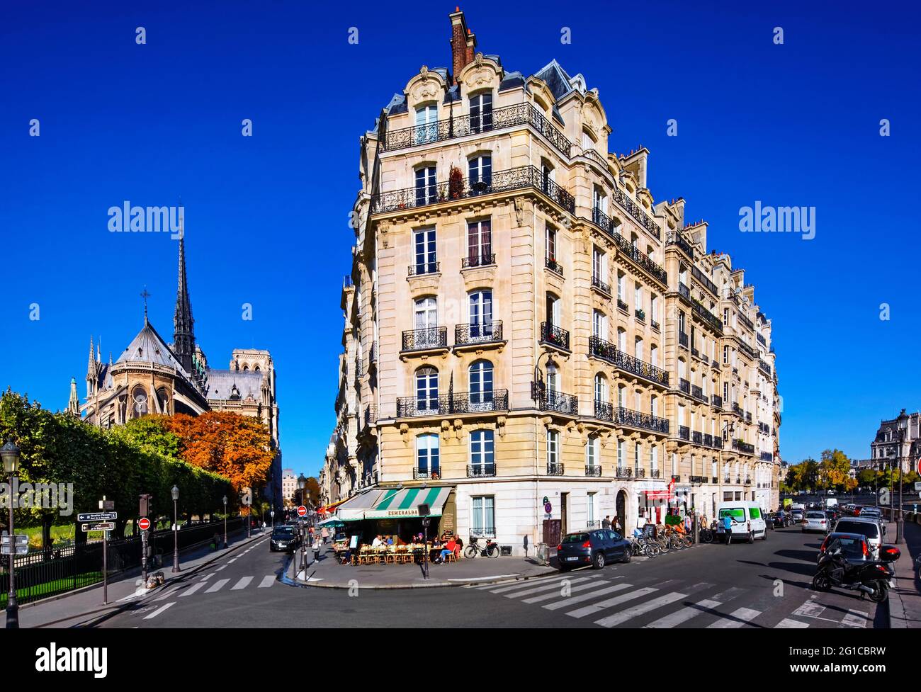 BUILDING WITH BISTROTCAFE OF 'ILE DE LA CITE' IN PARIS, FRANCE Stock