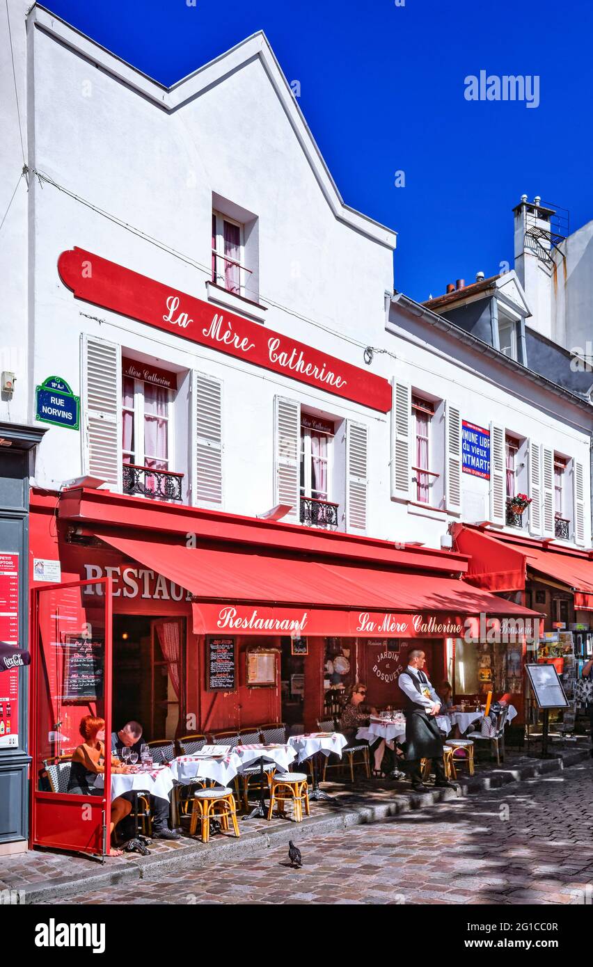 FAMOUS RESTAURANT 'LA MERE CATHERINE' AT TERTRE PLAZA IN MONTMARTRE