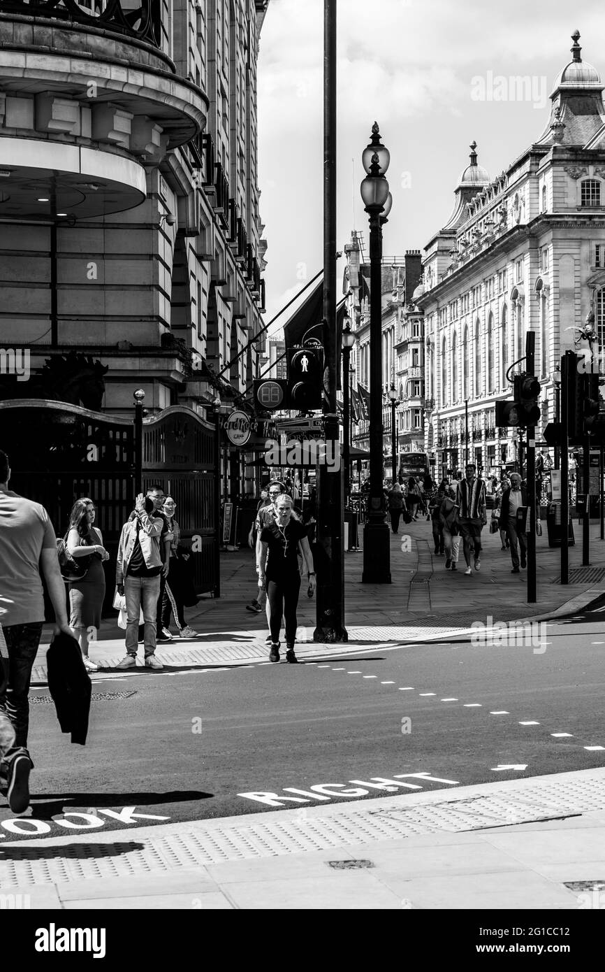 Royal opera house london Black and White Stock Photos & Images - Alamy