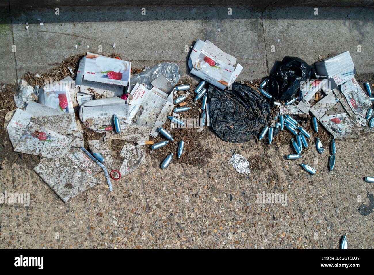 Discarded laughing gas cannisters balloons hires stock photography and