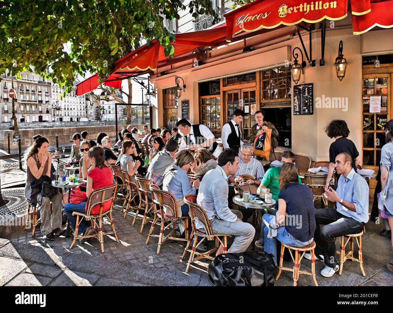 The famous brasserie Le Flore en l'Isle located near Notre Dame cathedral ,  Paris, France Stock Photo - Alamy