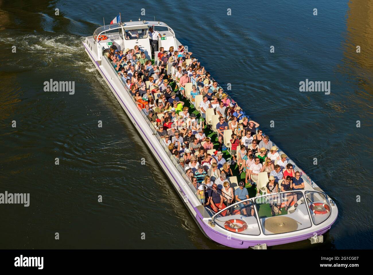 FRANCE, BAS-RHIN (67), STRASBOURG, LITTLE FRANCE DISTRICT, TOURISTS IN A RIVERBOAT (L'AMI FRITZ) ON THE ILL RIVER Stock Photo
