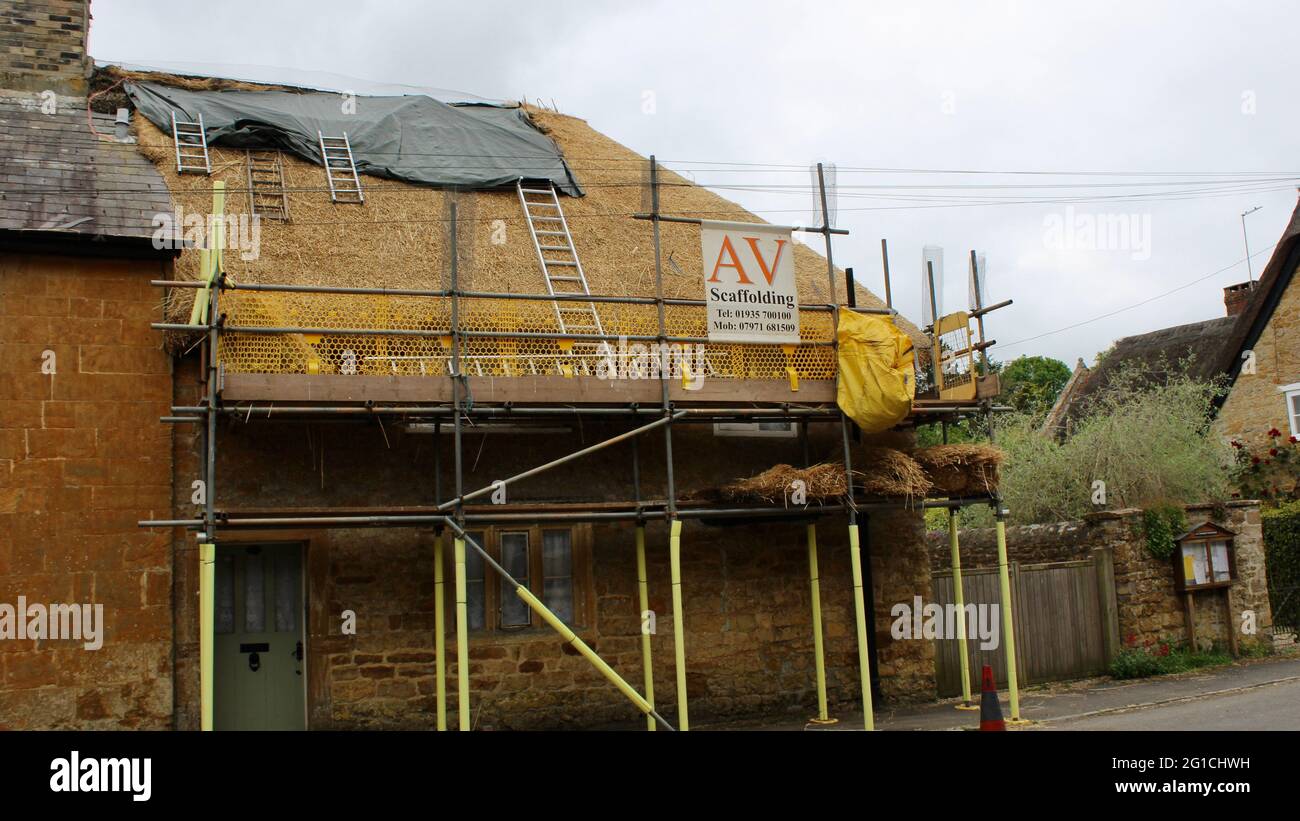 Hinton St new thatch for village cottage Stock Photo Alamy