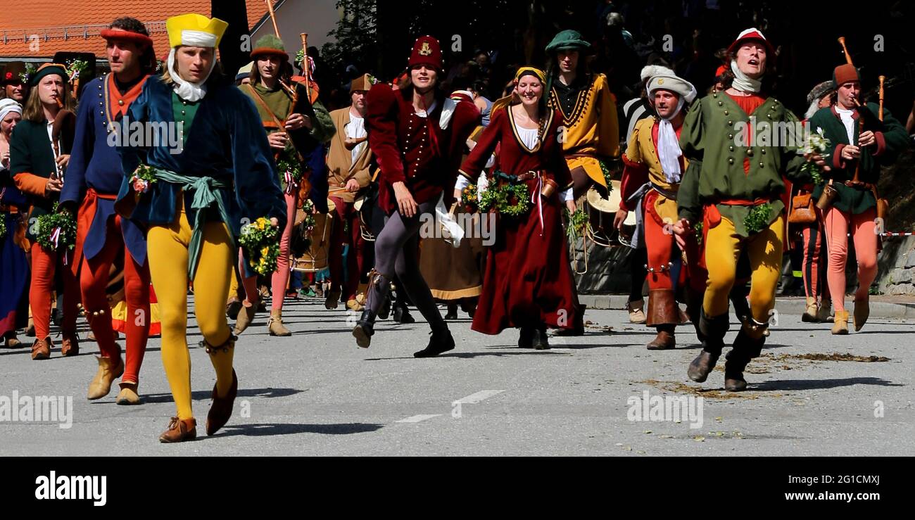 Landshuter Hochzeit oder Landshuter Fürstenhochzeit ist das größte Mittelalterfest Europas, Berühmt  Moriskentänzer im Mittelaltergewand oder Kostüm. Stock Photo
