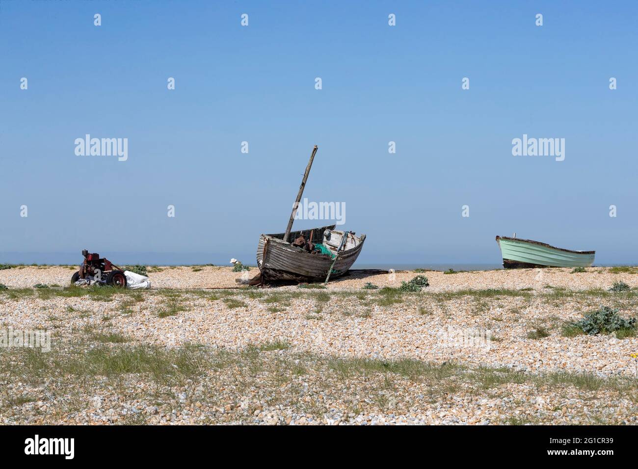Abandoned fishing boat decaying on the shingle at Dungeness, Kent ...