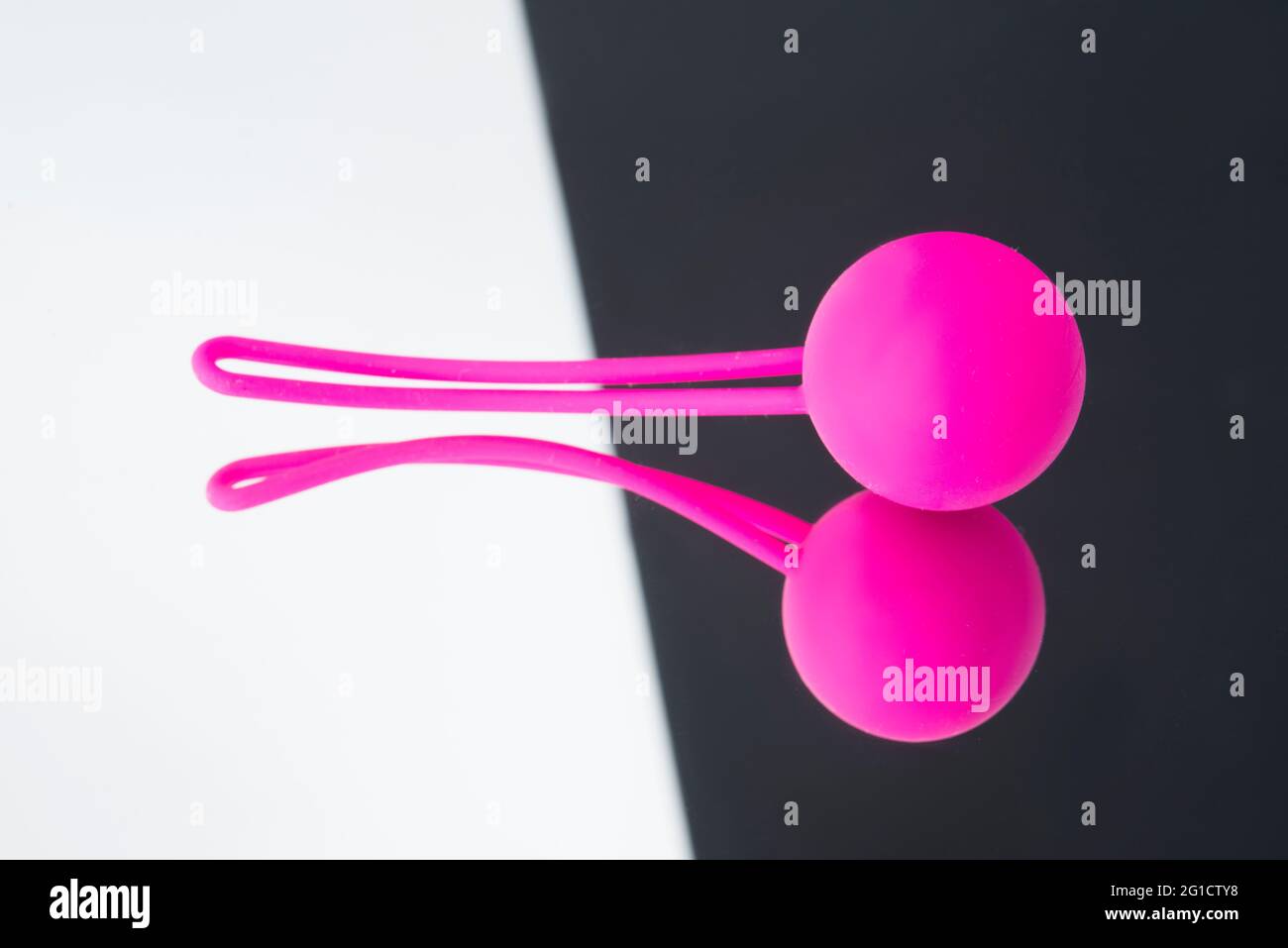 scissoring sex toys Femimate Kegel Fit