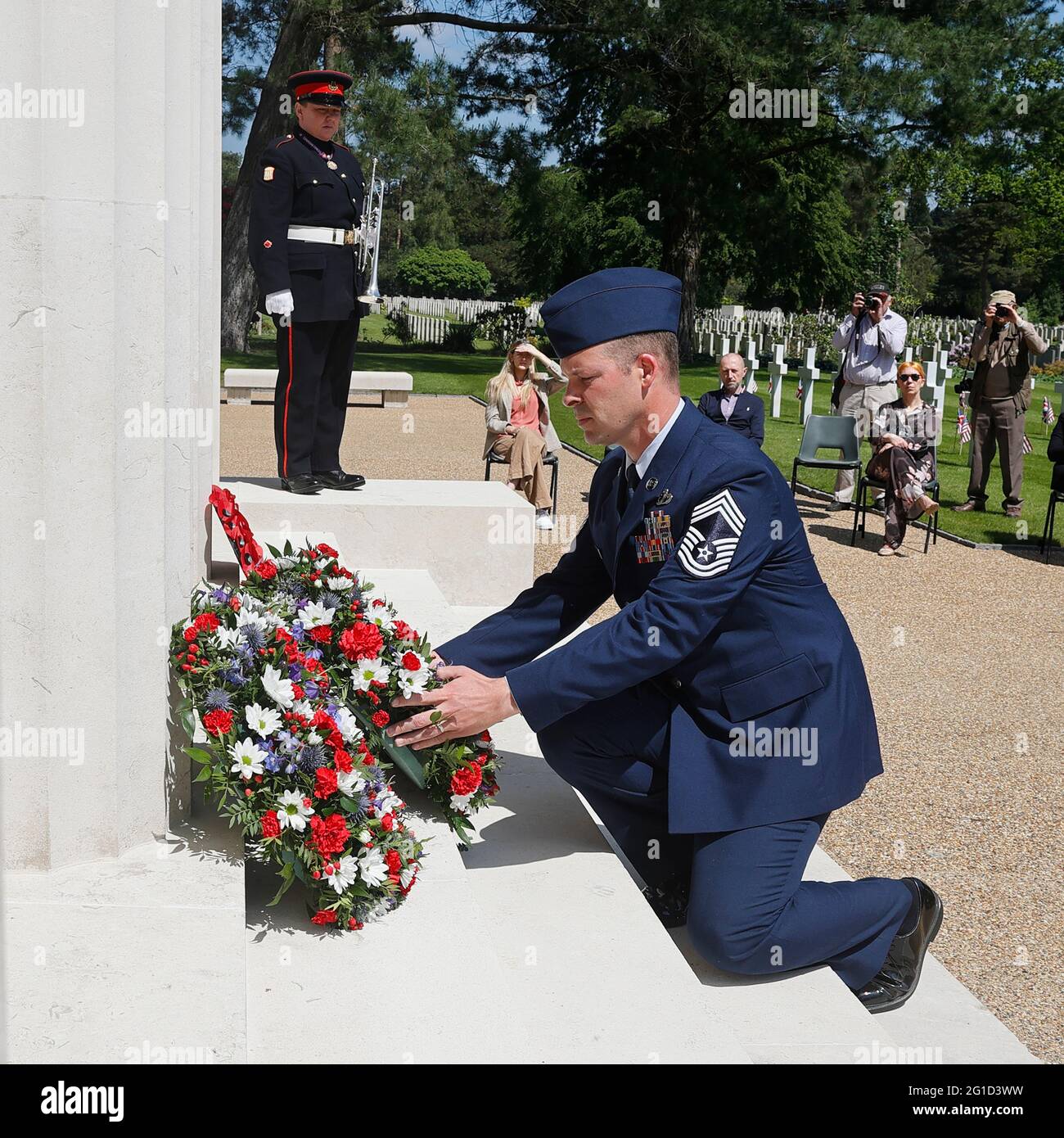 Memorial Day UK 2021 Chief Master Sergeant Michael J. Venning places a