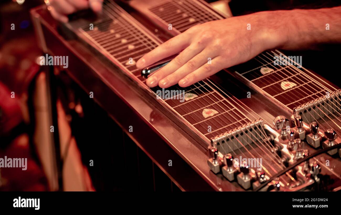 Pedal steel guitar hires stock photography and images Alamy