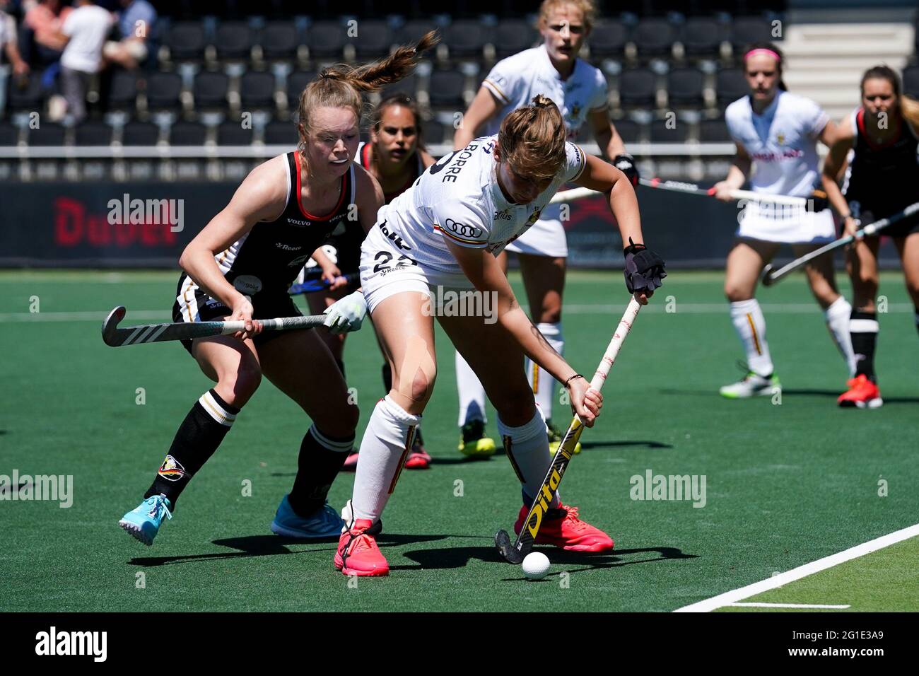 Pauline leclef hires stock photography and images Alamy