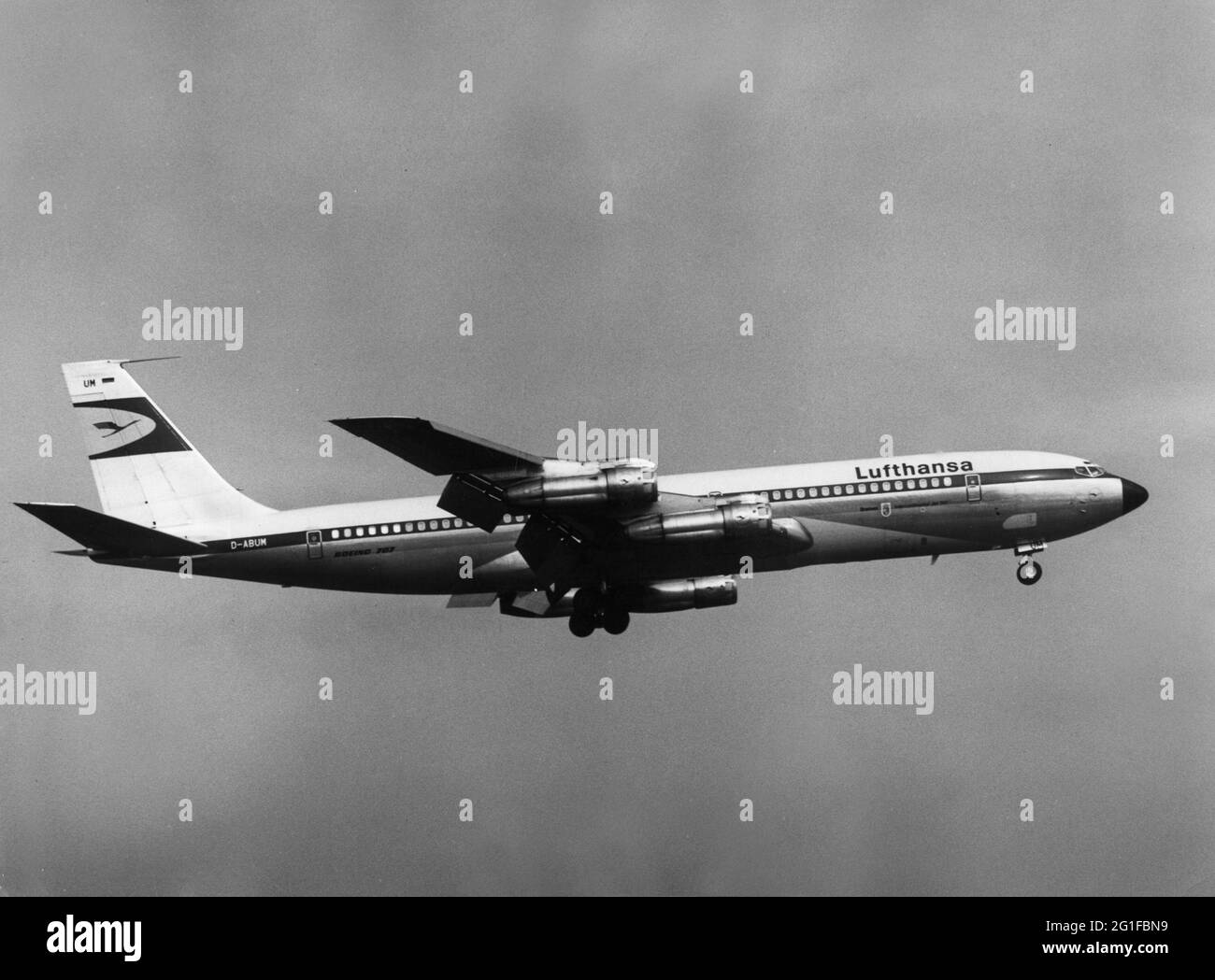 Lufthansa boeing 707 hi-res stock photography and images - Alamy