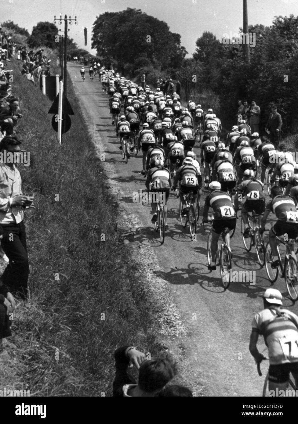 sports, circuit race, Tour de France, peloton of the lap at light slope, France, July 1951, ADDITIONAL-RIGHTS-CLEARANCE-INFO-NOT-AVAILABLE Stock Photo