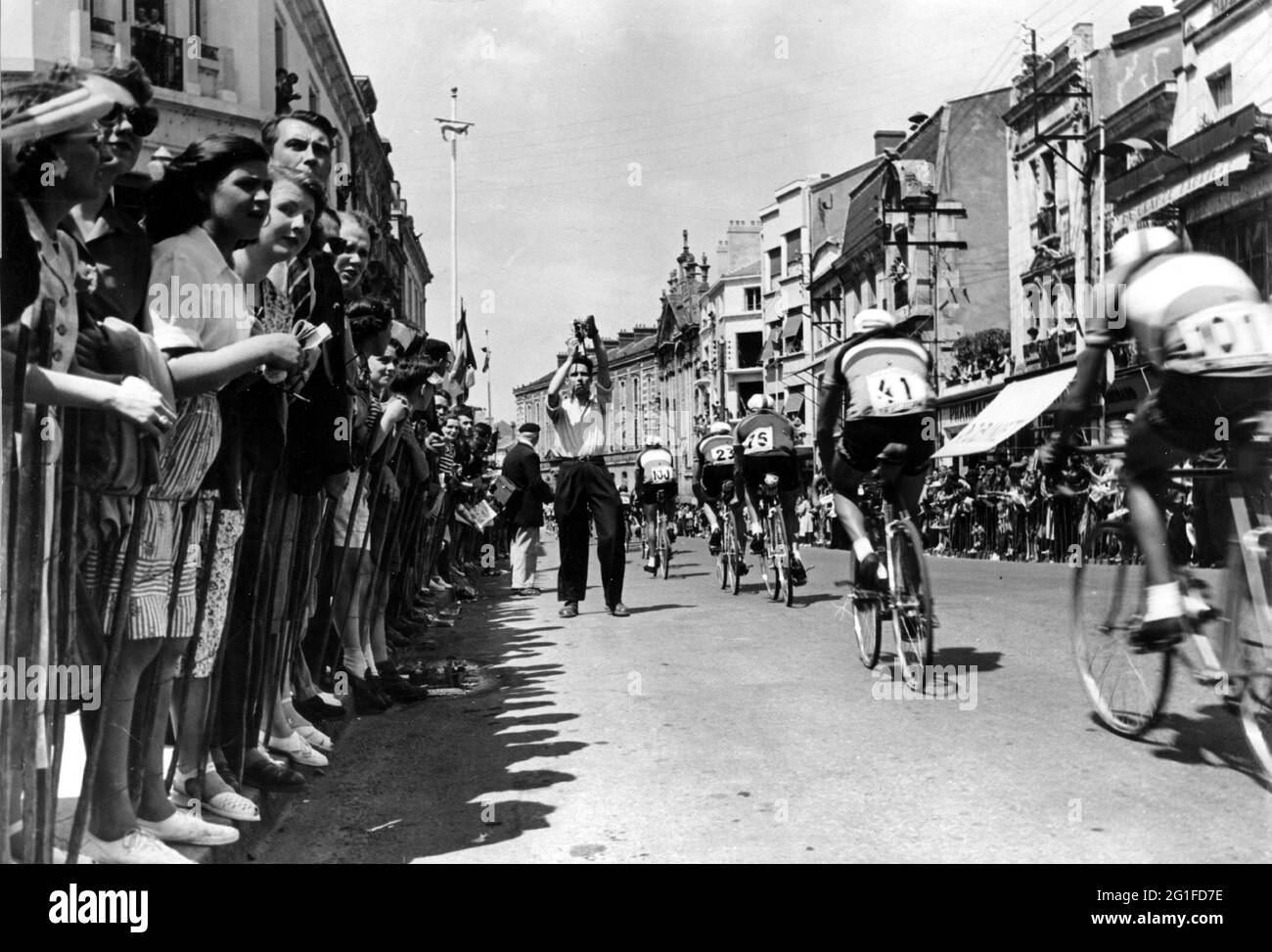 sports, circuit race, Tour de France, the tour is passing the streets of Verdun, France, summer 1951, ADDITIONAL-RIGHTS-CLEARANCE-INFO-NOT-AVAILABLE Stock Photo