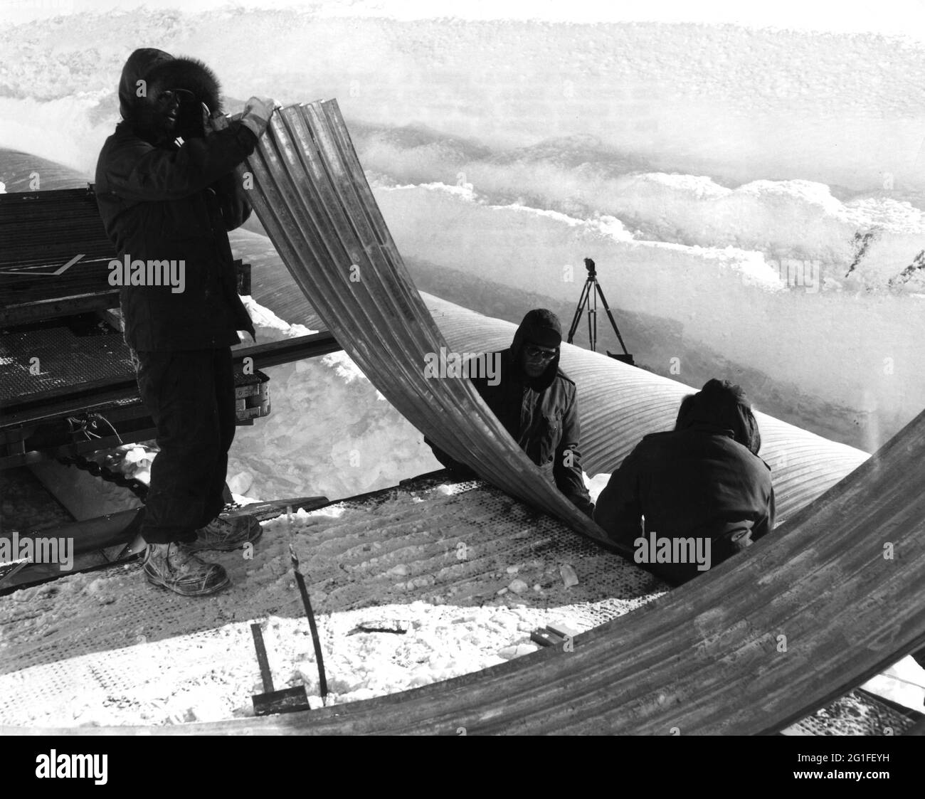 Antarctica, men with curved corrugated sheet iron, research station of the US navy, New Byrd Station, ADDITIONAL-RIGHTS-CLEARANCE-INFO-NOT-AVAILABLE Stock Photo