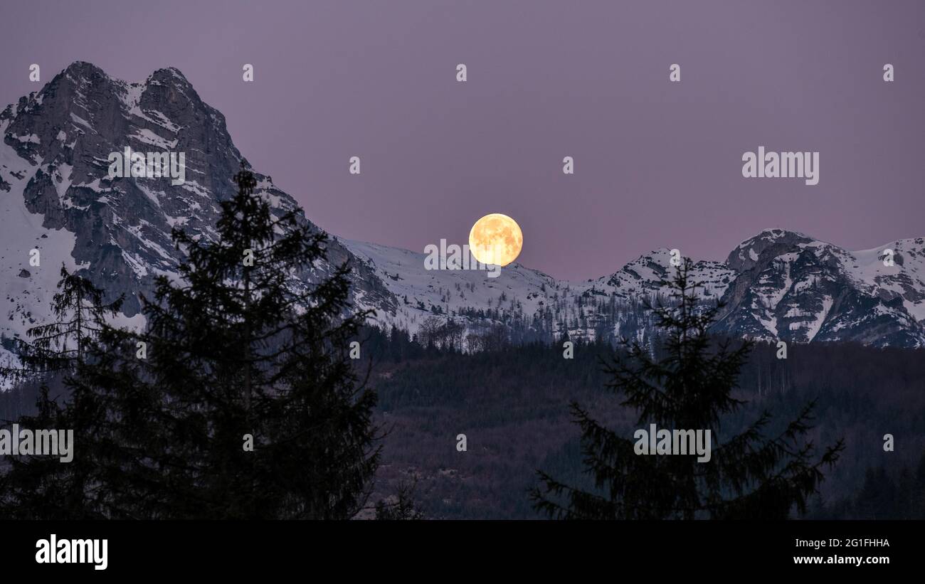 Moonset, Totes Gebirge, Upper Austria, Austria Stock Photo