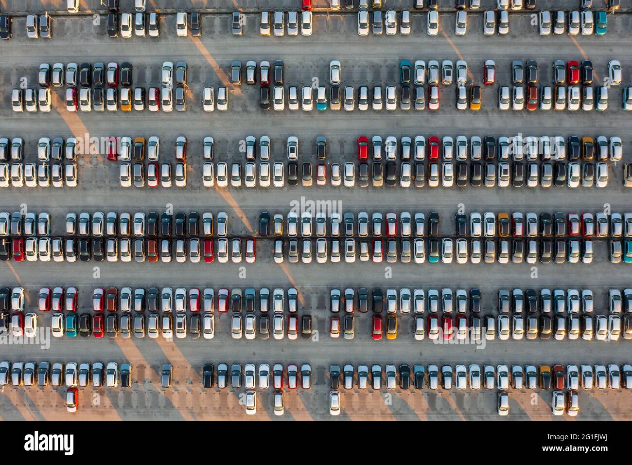 New car parking lot hi-res stock photography and images - Alamy