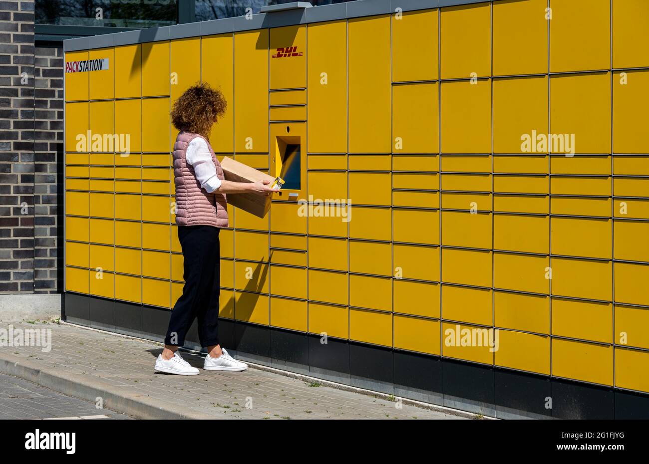 DHL Packstation, Berlin, Berlin, Germany Stock Photo - Alamy