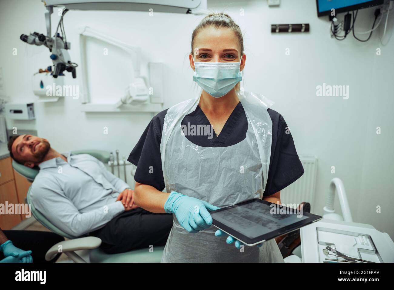 Nurse wearing surgical mask hi-res stock photography and images - Alamy
