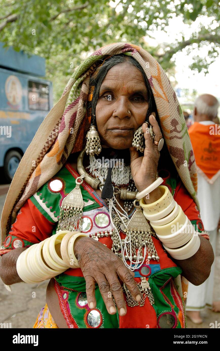 Eine Banjara-Frau (eine der reichsten der nomadischen Gemeinschaft) in Tirumala, Andhra Pradesh, Indien Stock Photo