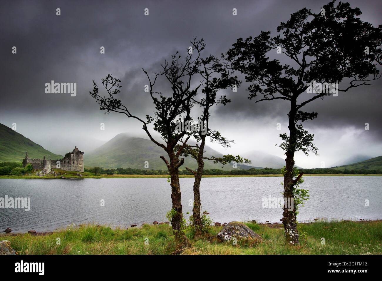 Loch Awe, Kilchurn Castle, castle ruin, Tower House, residential tower, grey sky, trees, Lochawe, Dalmally, Argyll and Bute, Highlands, Highland Stock Photo