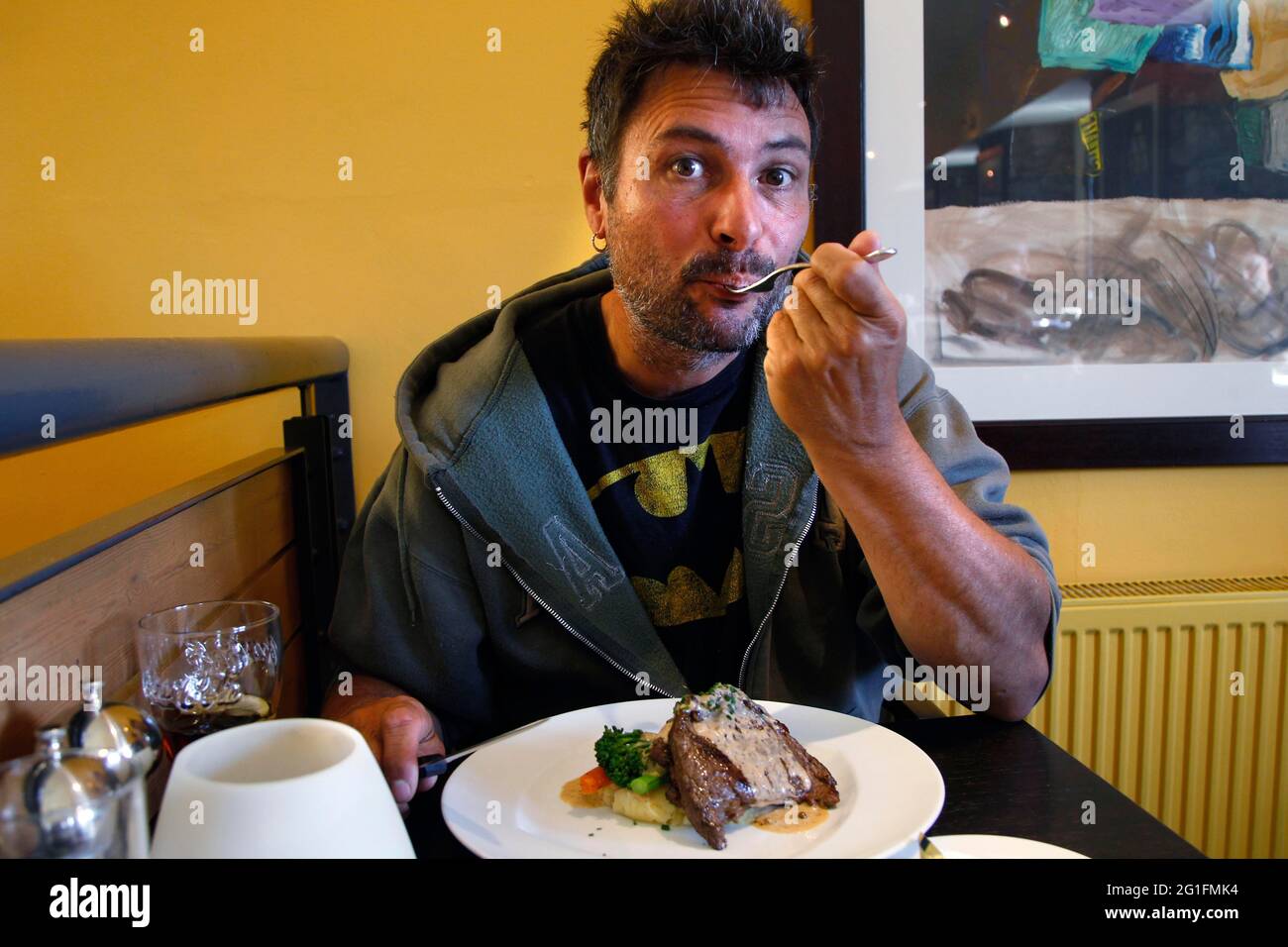 Restaurant The Mustard See, modern Scottish cuisine, Angus steak, man