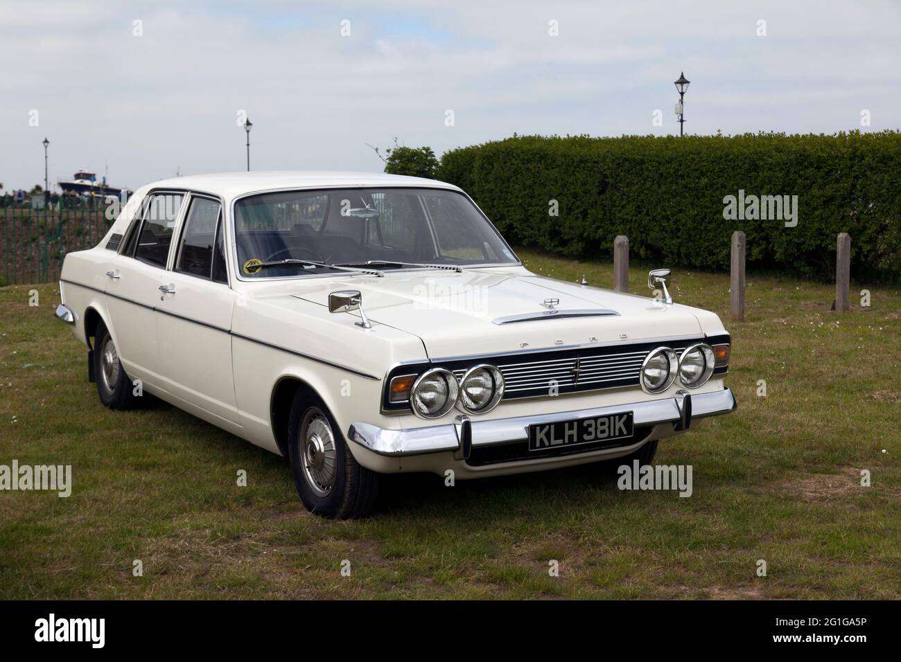 Three-quarters front view of a White, 1972, Ford  Zephyr MkIV Stock Photo