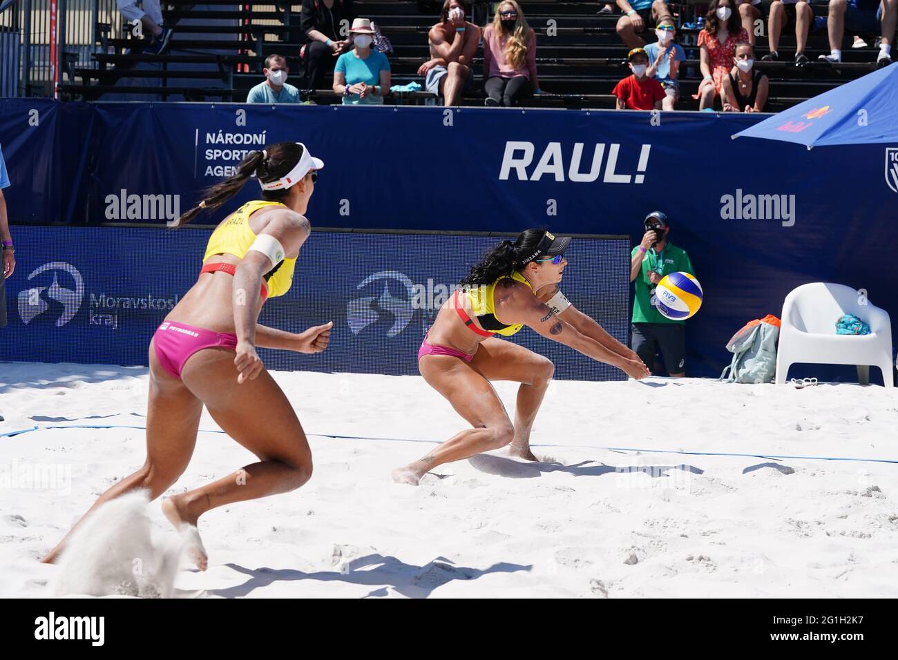 WorldofVolley :: OLYMPIC GAMES W: Agatha & Duda with a convincing win at  the start of the beach volley tournament - WorldOfVolley