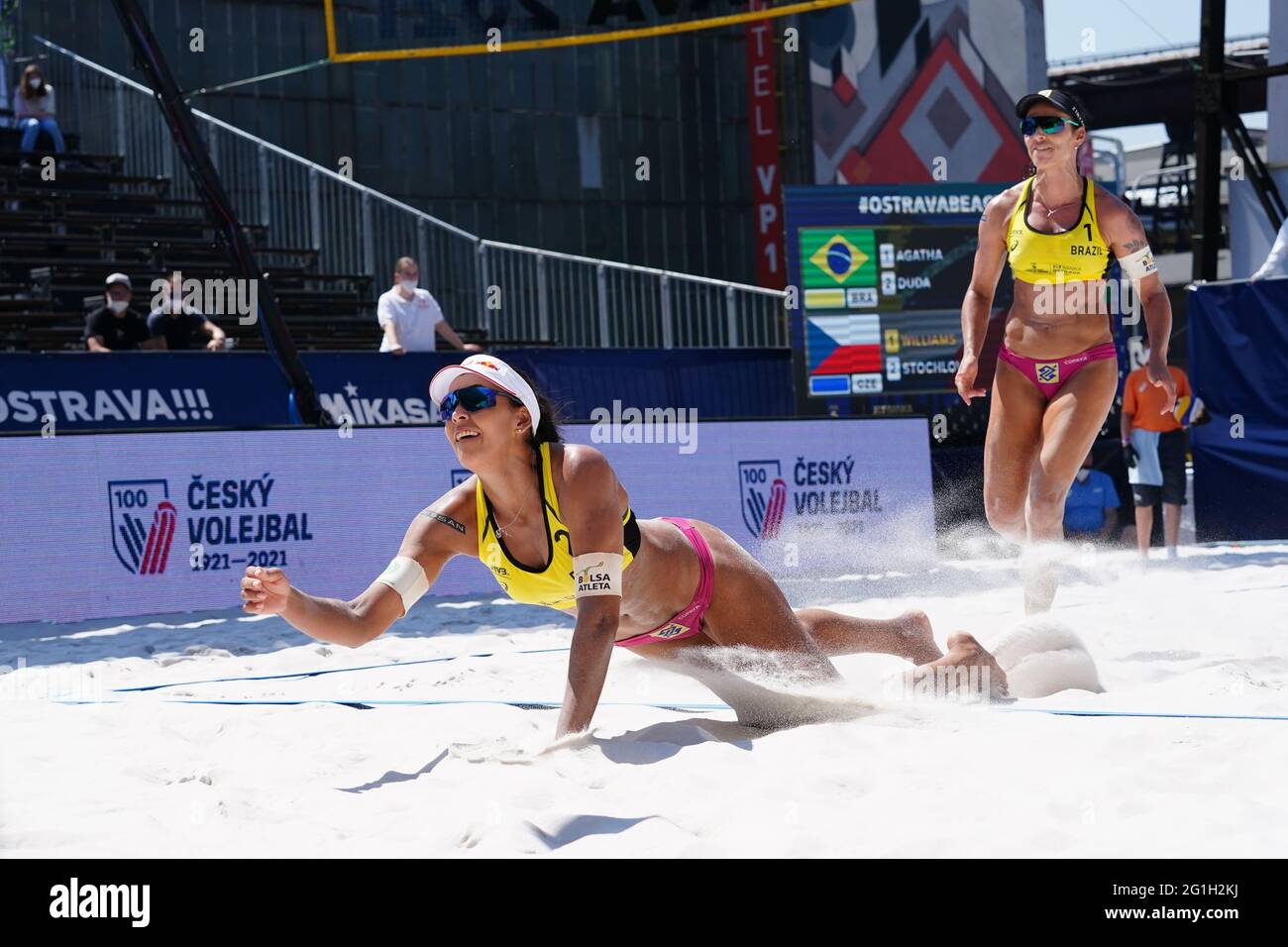 WorldofVolley :: OLYMPIC GAMES W: Agatha & Duda with a convincing win at  the start of the beach volley tournament - WorldOfVolley