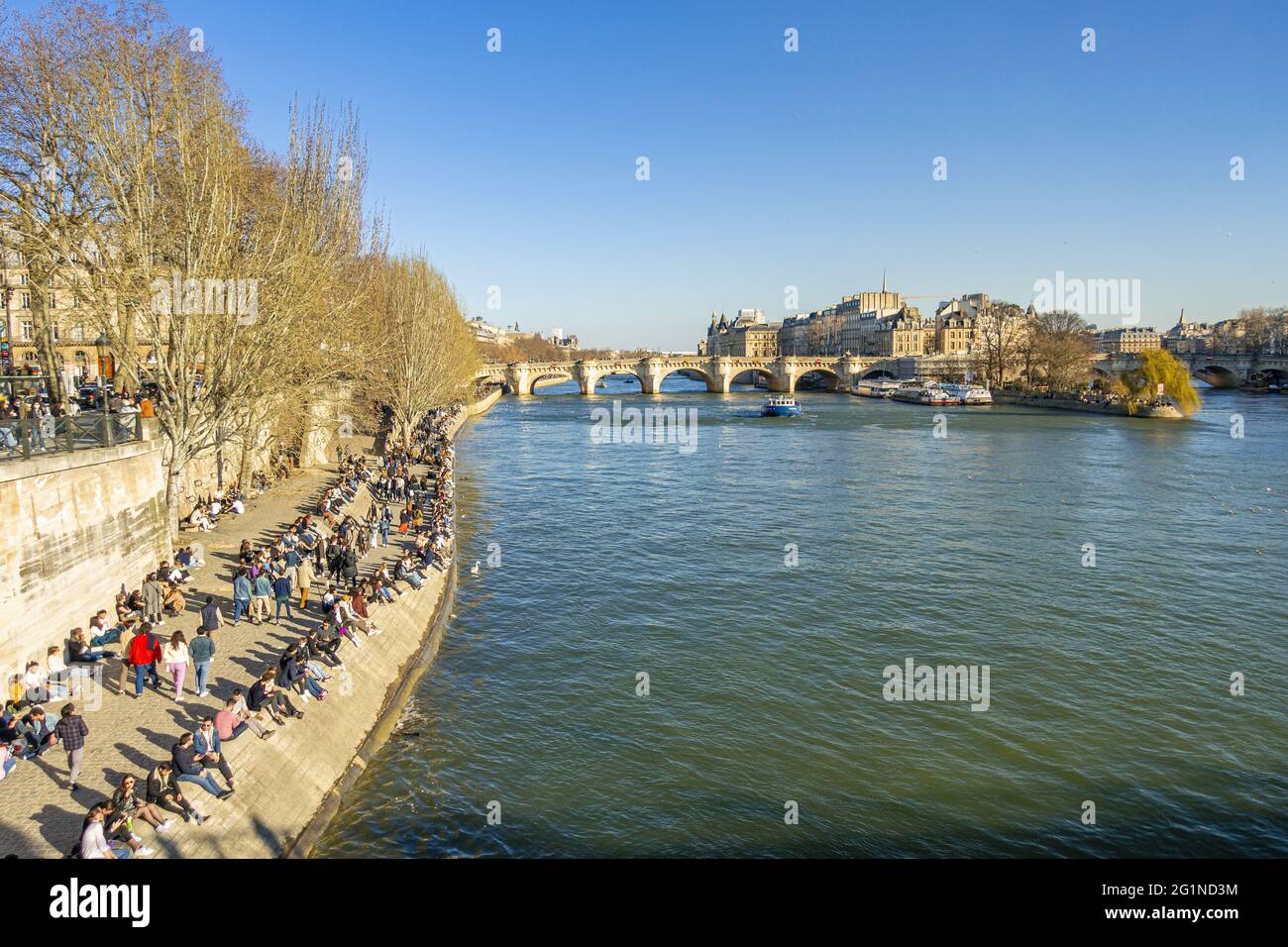 France, Paris, area listed as World Heritage by UNESCO, quai de Seine, quai du Louvre during Confinement Stock Photo