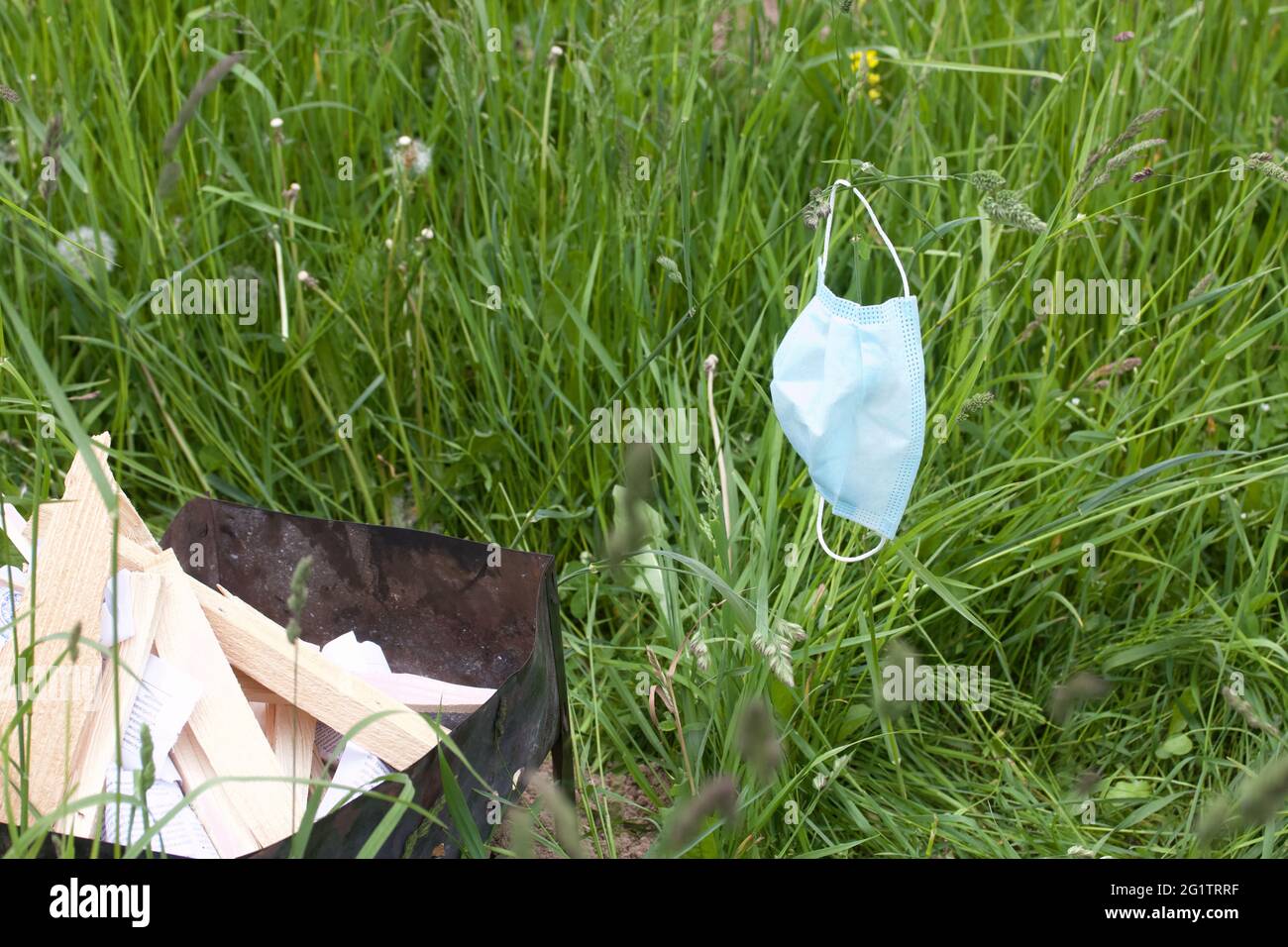 Medical mask in grill hi-res stock photography and images - Alamy
