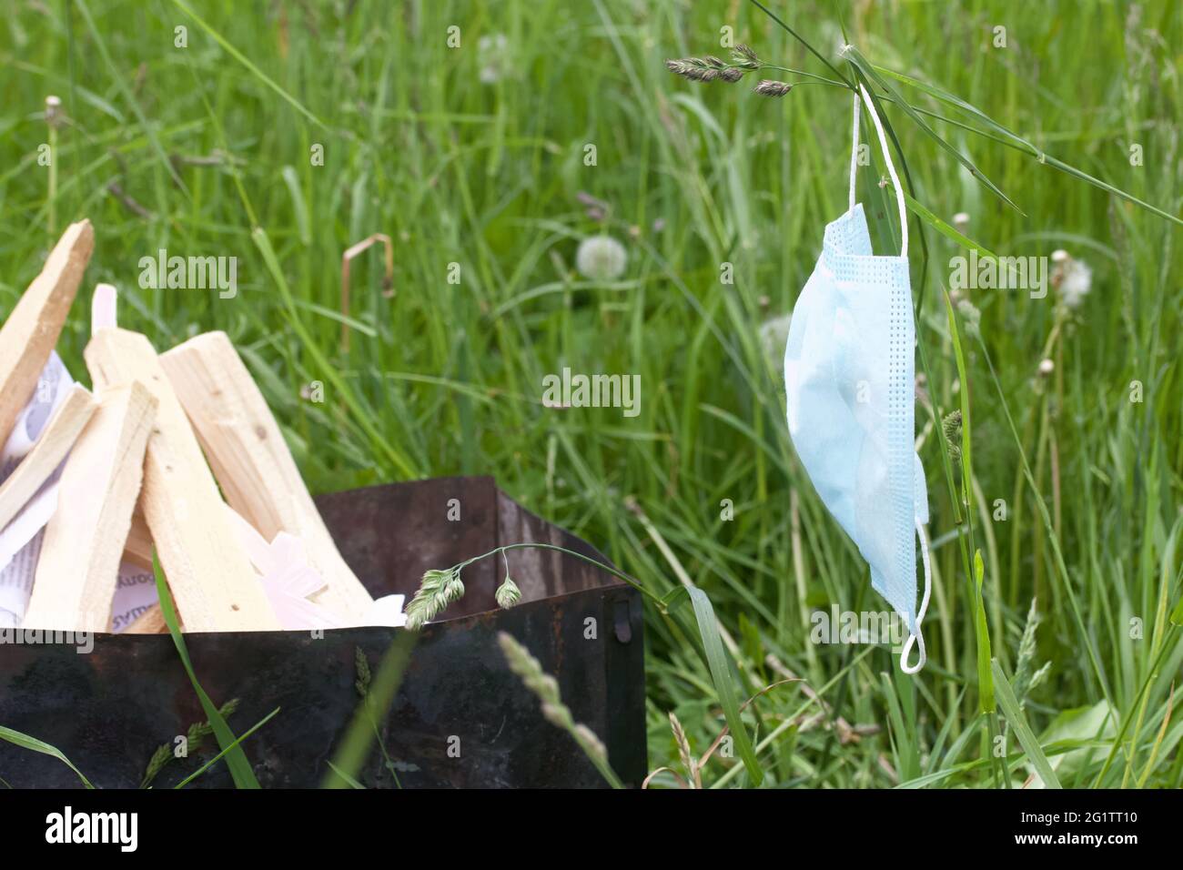 Medical mask in grill hi-res stock photography and images - Alamy