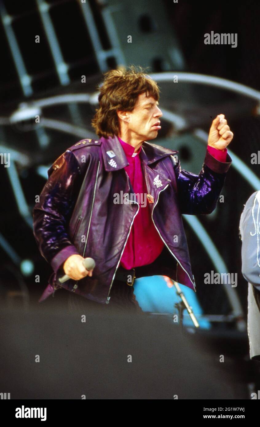 Mick Jagger, Frontmann der Band Rolling Stones live bei einem Konzert in Hannover, Deutschland 1990. Stock Photo