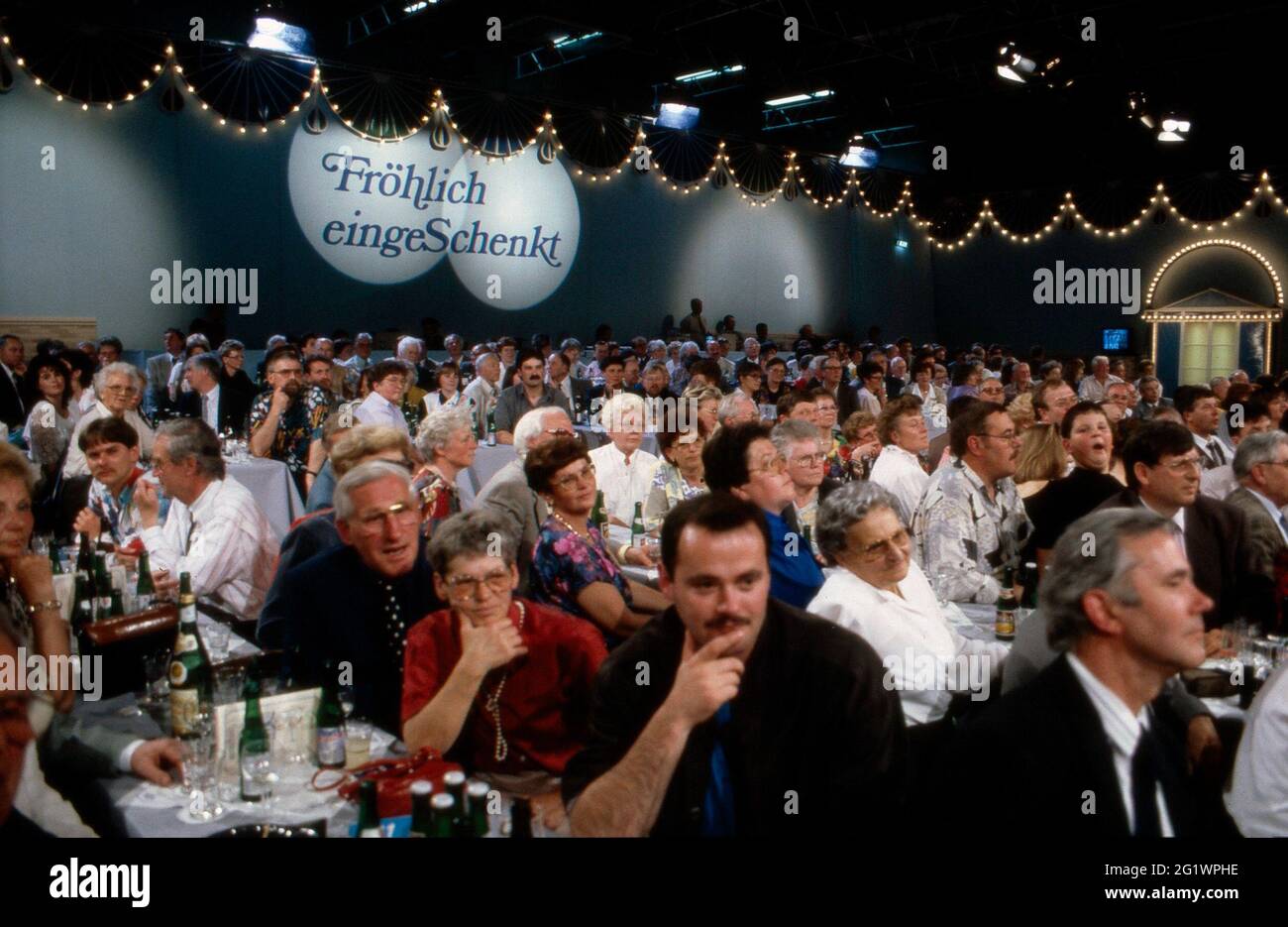 Publikum bei 'Fröhlich eingeschenkt' ARD 1994 Stock Photo