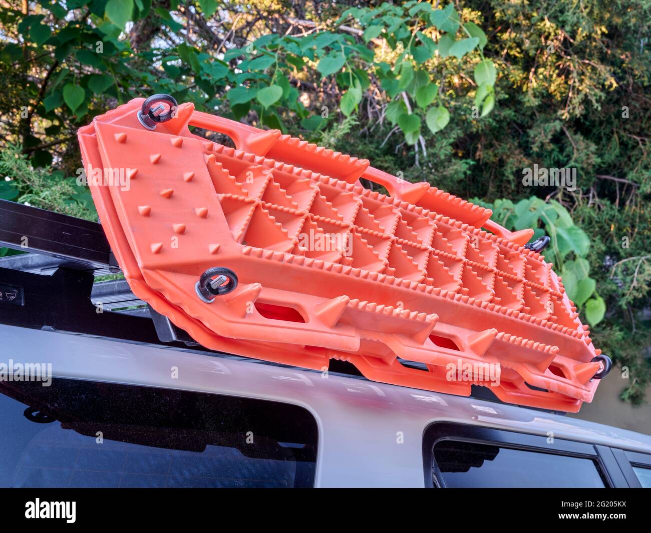 recovery traction ladders mounted on roof racks of suv, used to enhance tire traction in mud, snow or sand emergency conditions Stock Photo