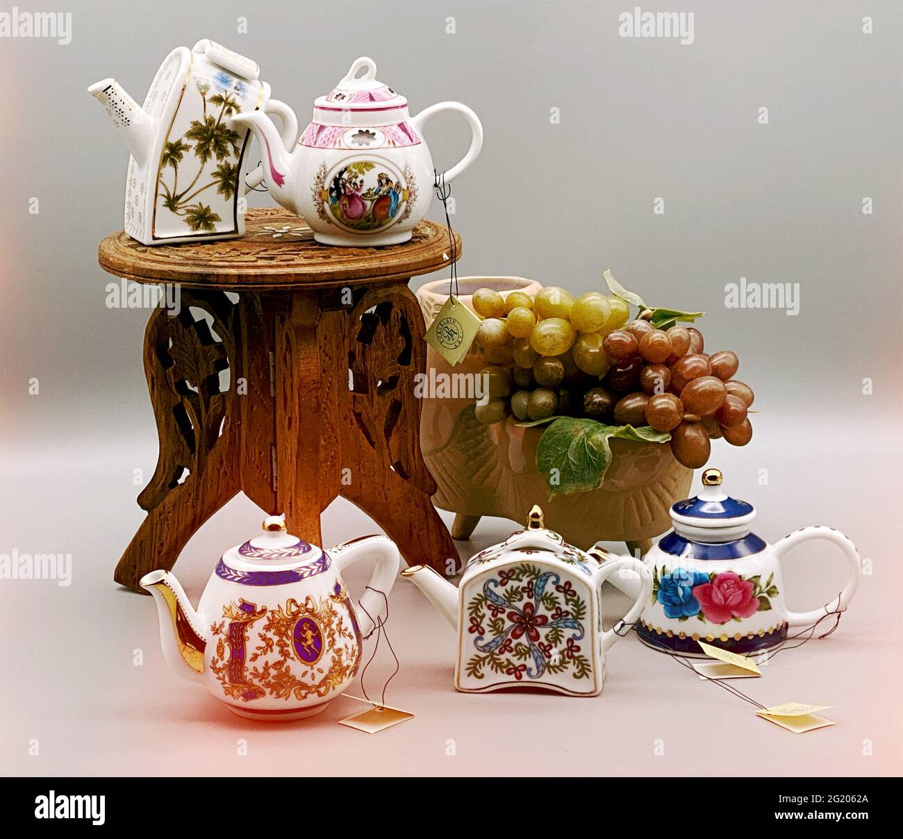 NORTHAMPTON, UNITED KINGDOM - Oct 11, 2020: Porcelain Art Vintage Five  Awesome Miniature Teapots Stock Photo - Alamy