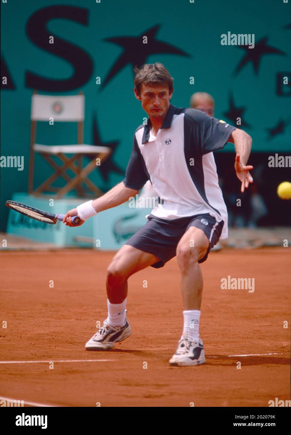 spanish-tennis-player-juan-carlos-ferrero-roland-garros-france-2000-2G2079K.jpg