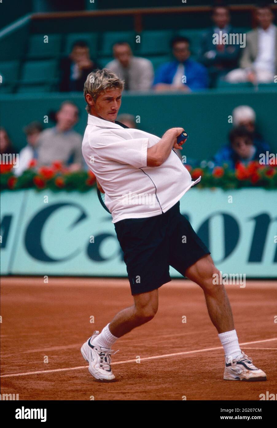 spanish-tennis-player-juan-carlos-ferrero-roland-garros-france-2000-2G207CM.jpg