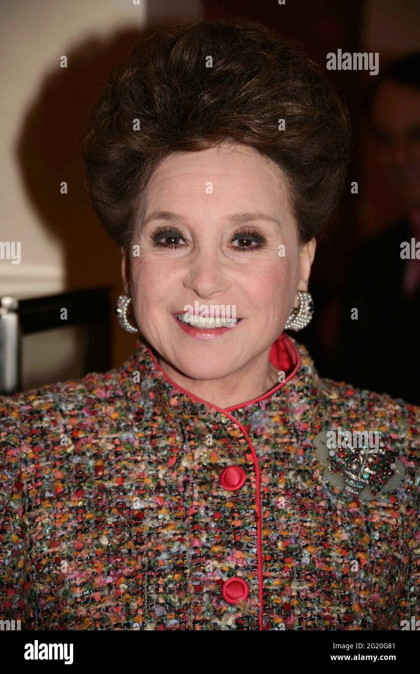 Cindy adams where hi-res stock photography and images - Alamy