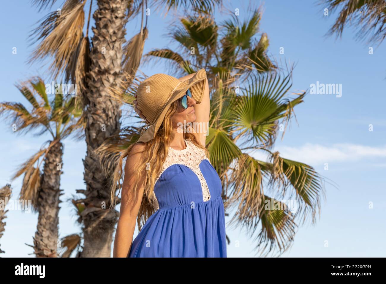 Woman straw hat beach summer hi-res stock photography and images